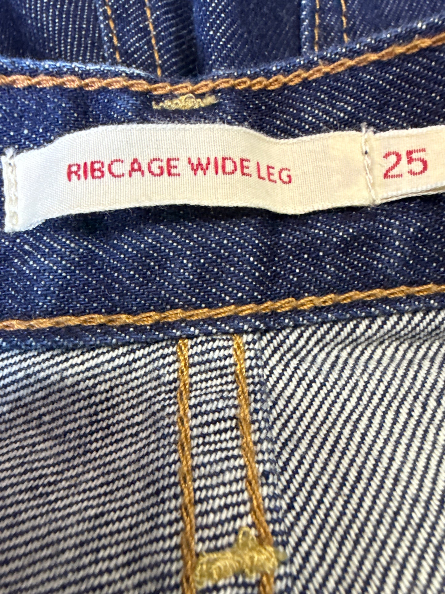 Levi's Size 25 Length 33.5" Ribcage Wide Leg